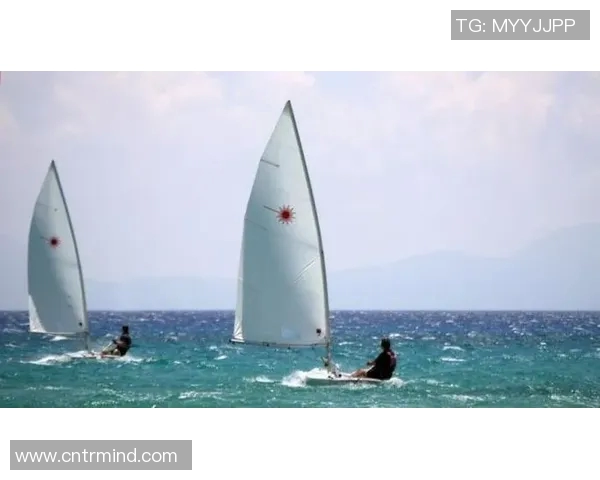 水上运动的无限魅力探索从冲浪到帆船全面解读水上运动的多元风采